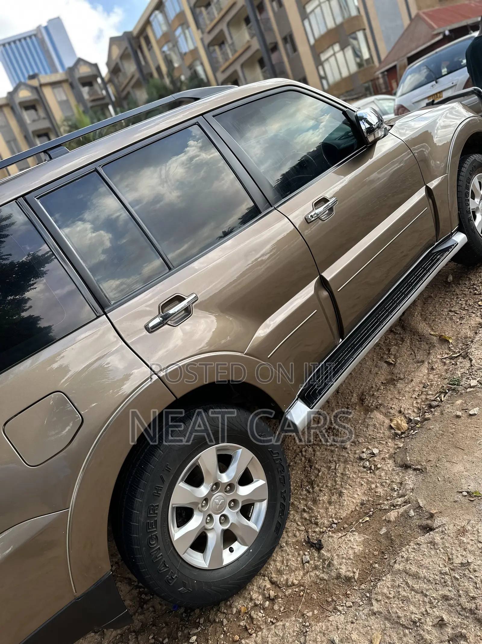 Mitsubishi Pajero 2008 Gold