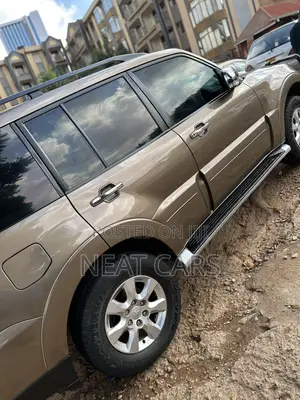 Mitsubishi Pajero 2008 Gold