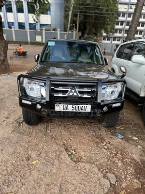 Mitsubishi Pajero 2008 Gold