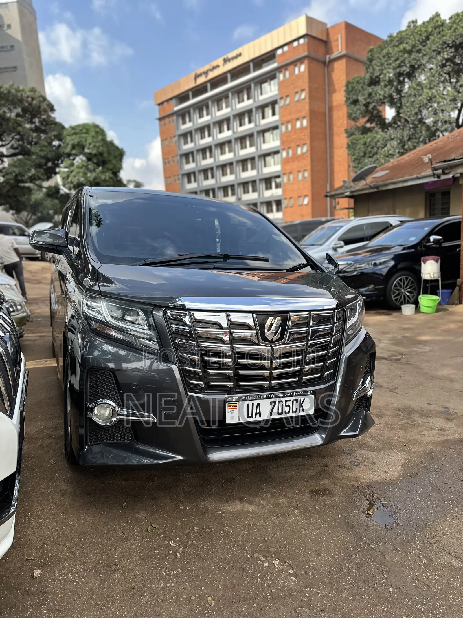 Toyota Alphard 2017 Gold