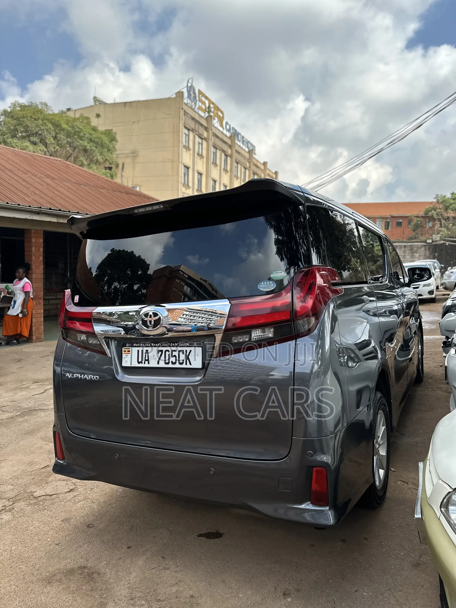Toyota Alphard 2017 Gold