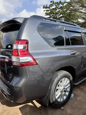 Toyota Land Cruiser Prado 2017 Gray