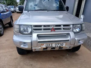 Mitsubishi Pajero 2000 Silver