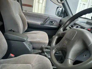 Mitsubishi Pajero 2000 Silver