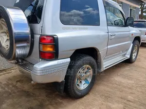 Mitsubishi Pajero 2000 Silver