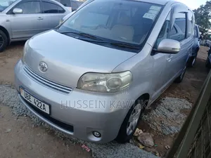 Toyota Porte 2007 Silver
