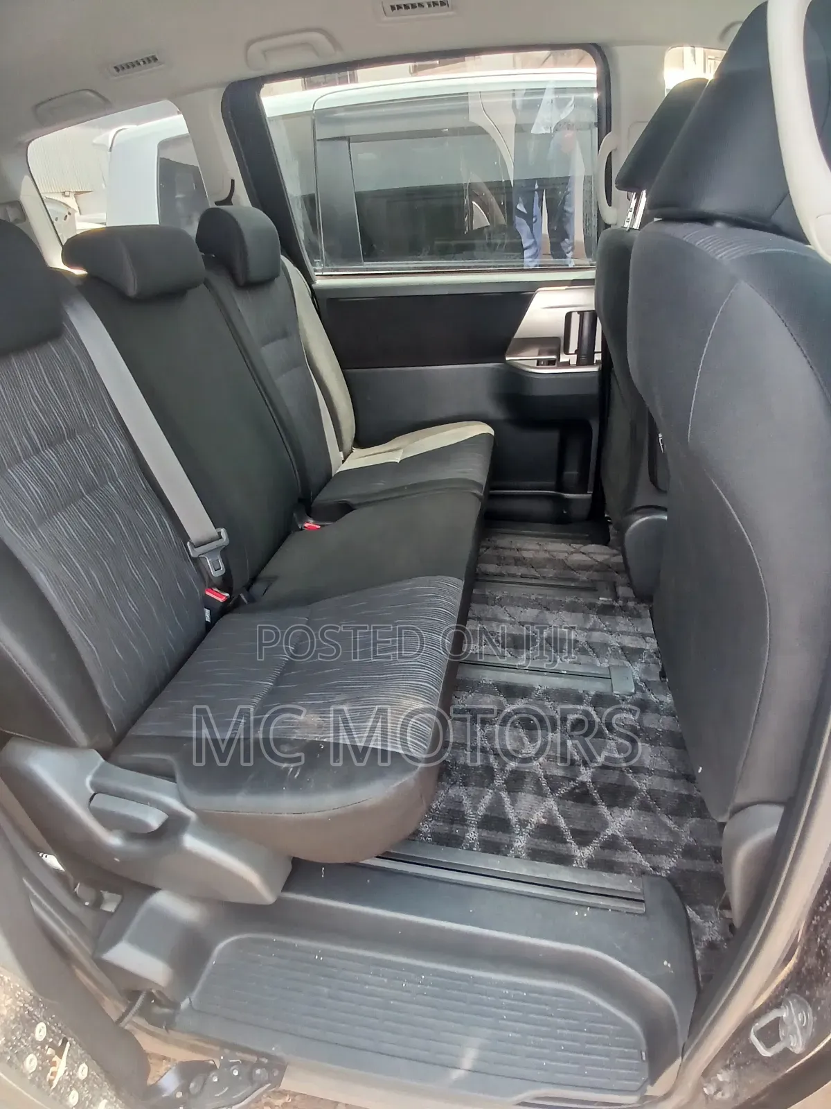 Toyota Noah 2012 Purple
