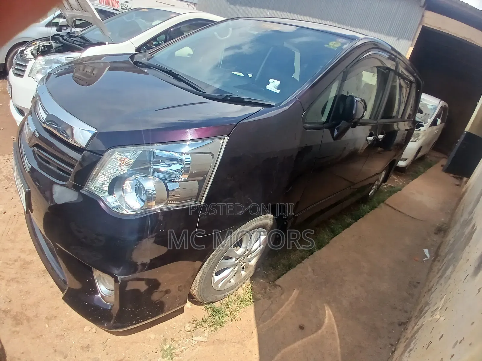 Toyota Noah 2012 Purple