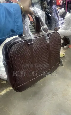 Messenger Shoulder Bag for Business. Men's Leather Briefcase Bag