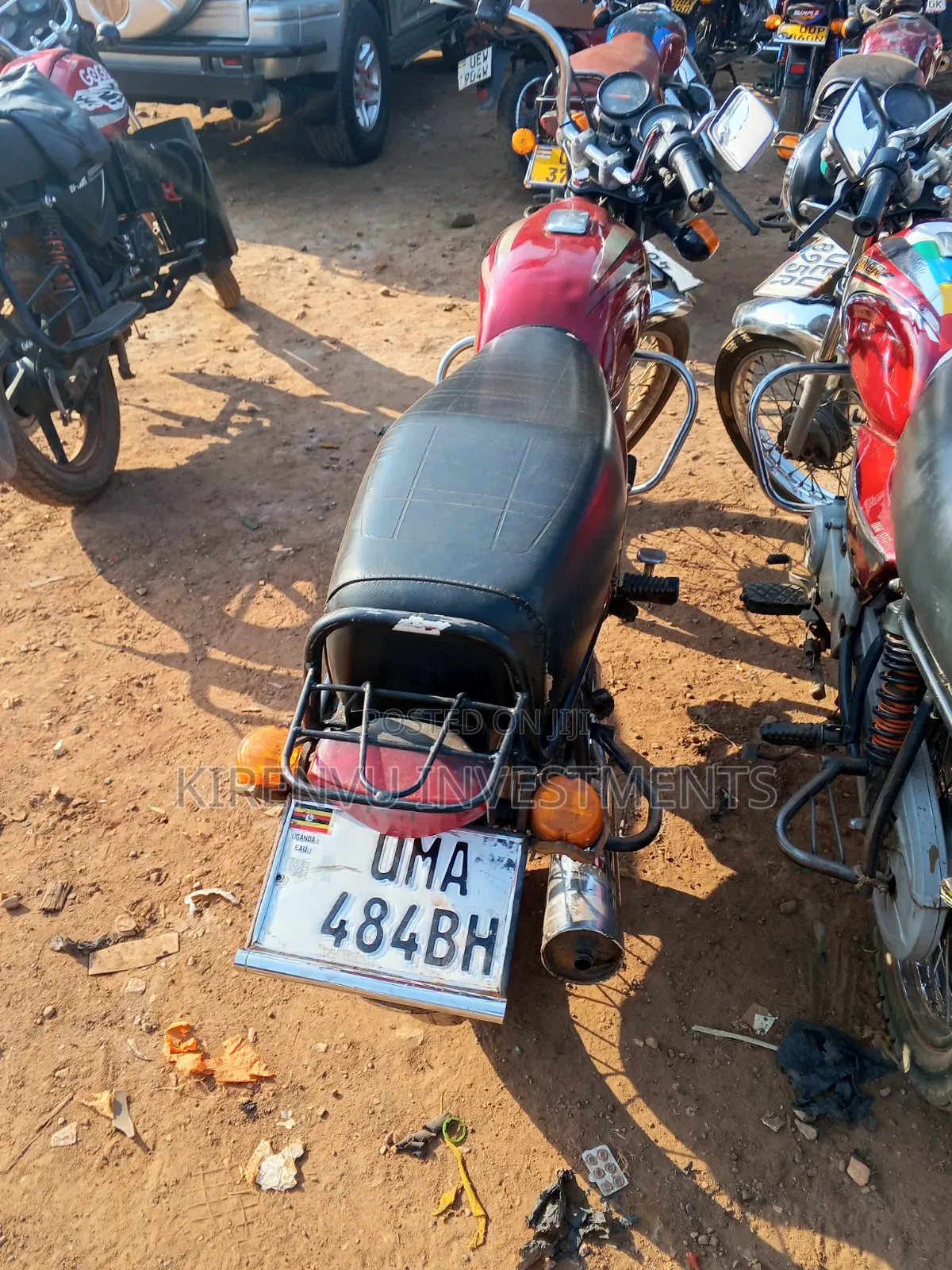 Bajaj Boxer 100 2025 Red