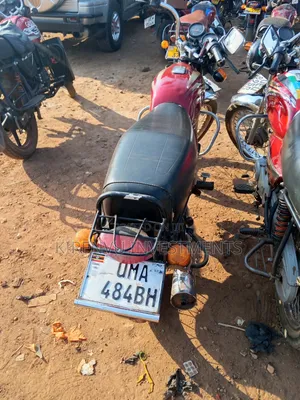 Bajaj Boxer 100 2025 Red