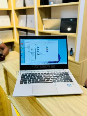 Laptop Apple MacBook Pro 2017 8GB Intel Core i7 SSD 512GB