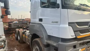 Mercedes-Benz Axor 2011 White, Only the Head Double Axle