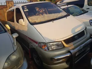 Toyota Regius 2000 Beige