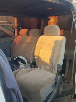 Toyota Regius 2000 Beige