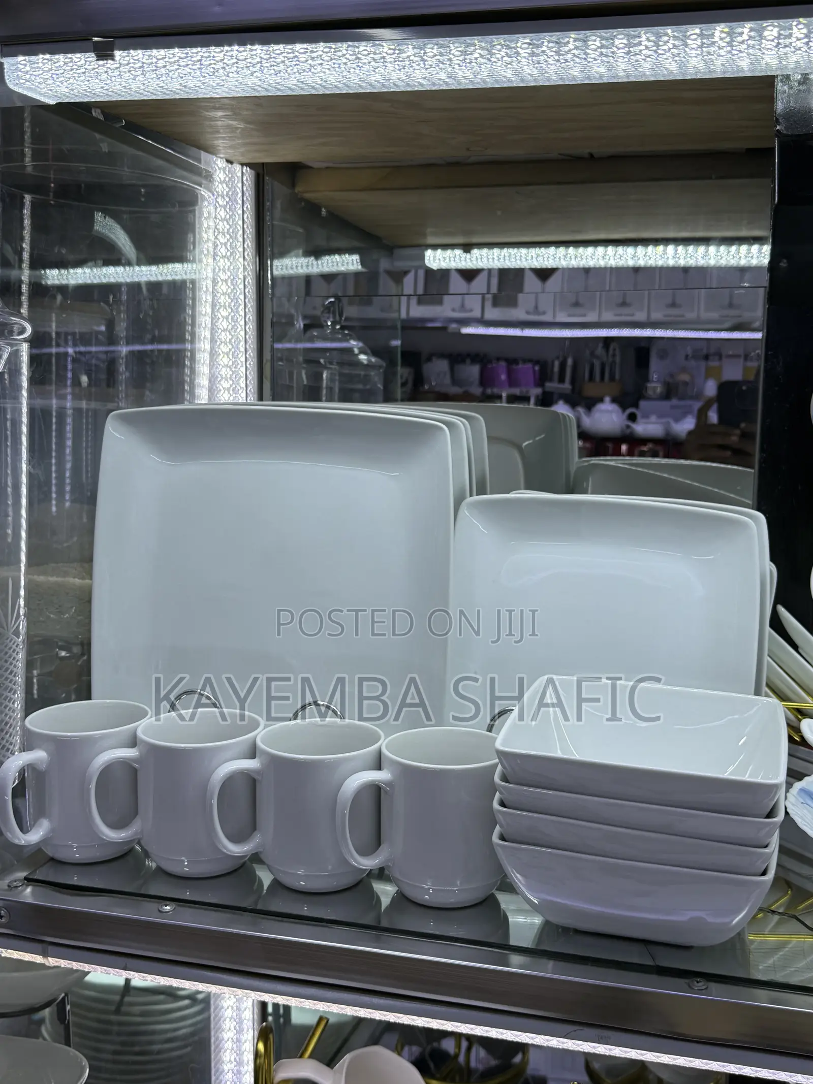 Modern 16-Piece White Square Dinner Set - Sleek Design