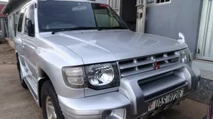 Mitsubishi Pajero 2000 Silver