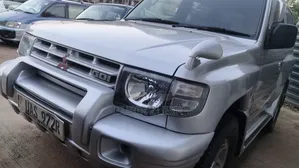 Mitsubishi Pajero 2000 Silver