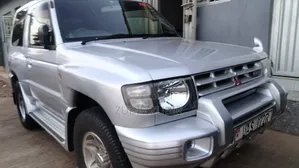 Mitsubishi Pajero 2000 Silver