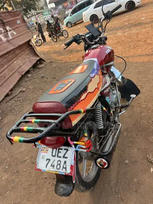 TVS HLX 125 2021 Red