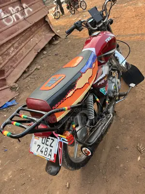 TVS HLX 125 2021 Red