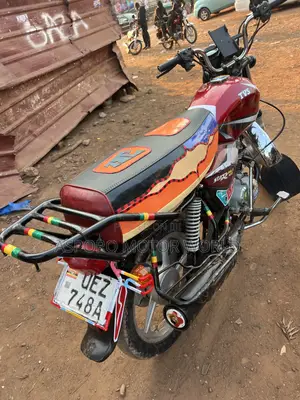 TVS HLX 125 2021 Red