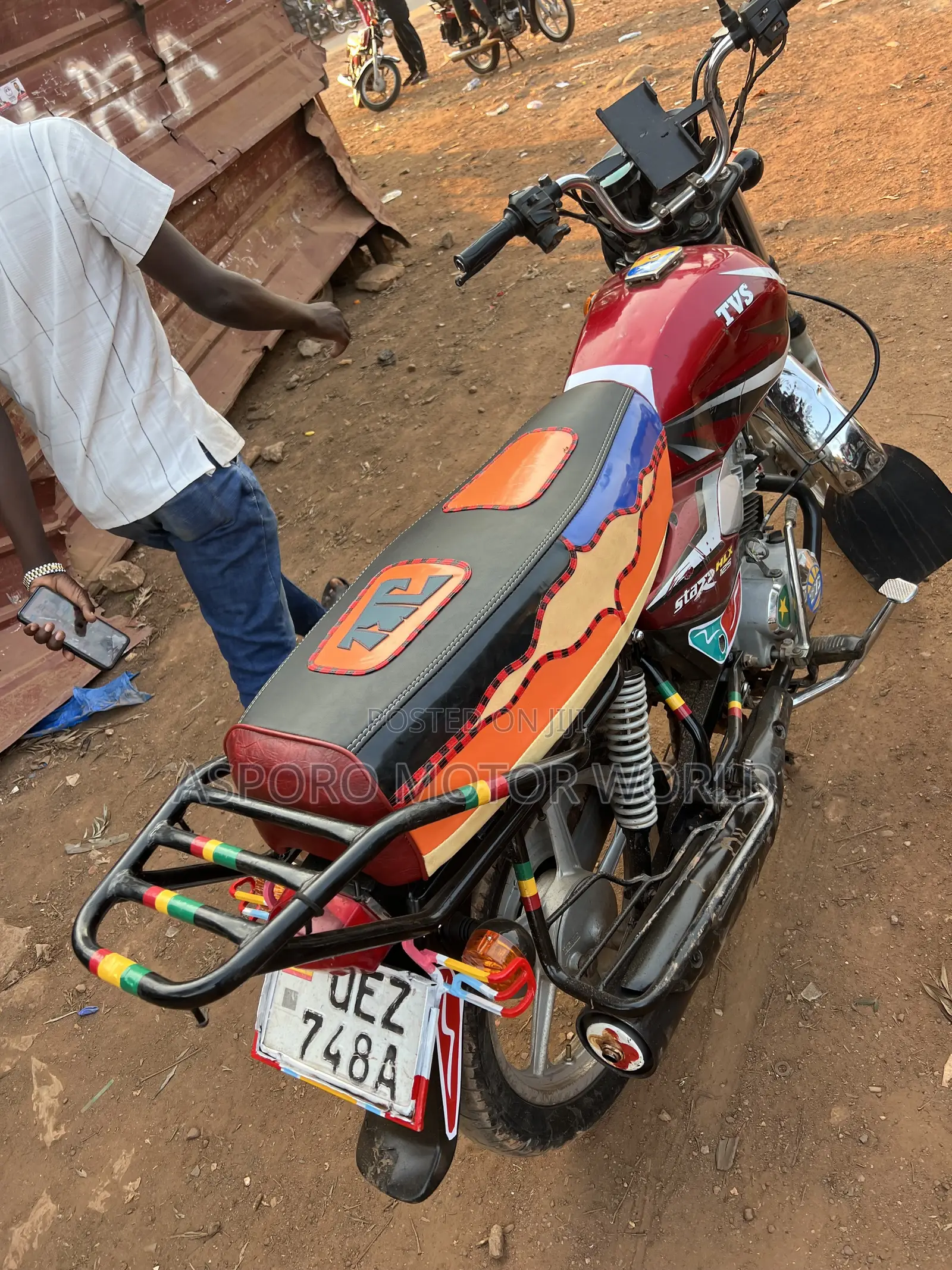 TVS HLX 125 2021 Red