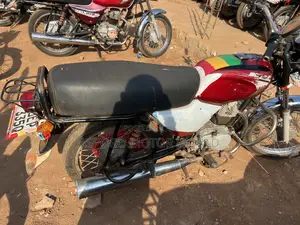 Bajaj Boxer 100 2021 Red