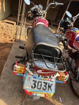 Bajaj Boxer 100 2022 Red