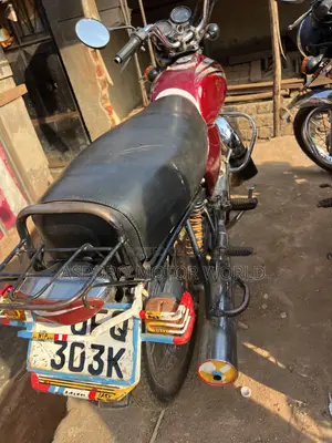 Bajaj Boxer 100 2022 Red