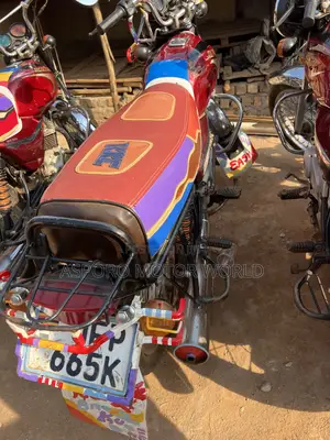 Bajaj Boxer 100 2022 Red