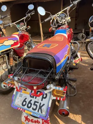 Bajaj Boxer 100 2022 Red