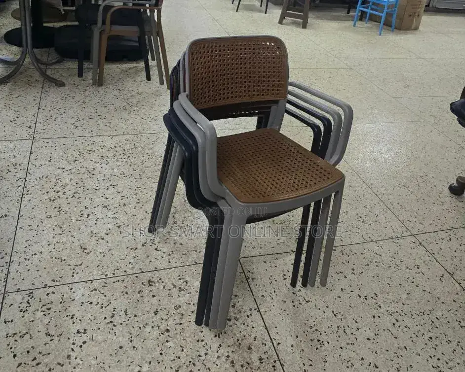 Worldly Backrest Plastic Chairs Plastic Chairs