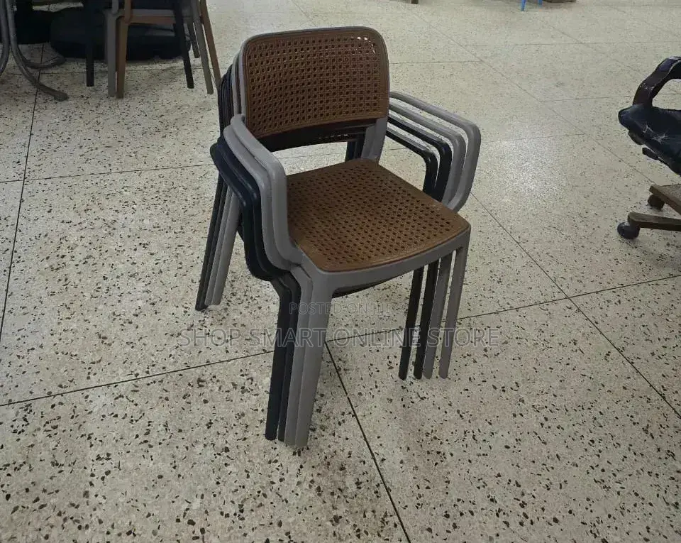 Worldly Backrest Plastic Chairs Plastic Chairs