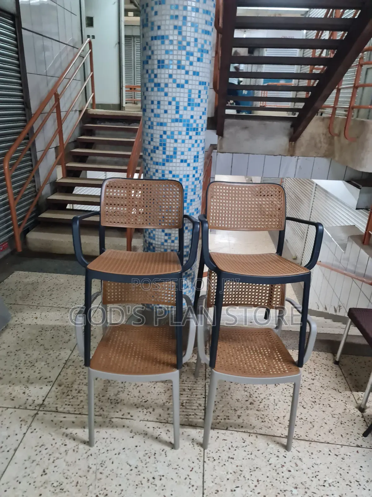 Holstered Armrest Outdoor Indoor Plastic Chairs Plastic Chairs