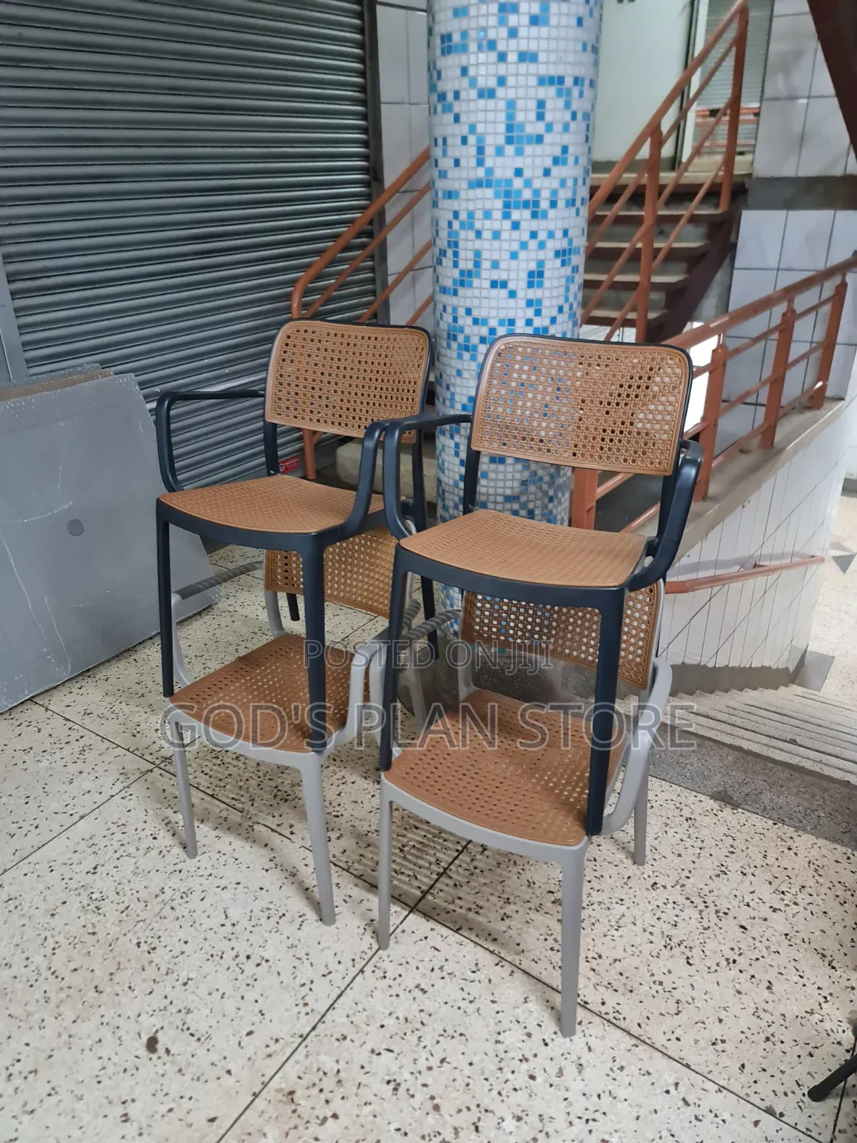 Holstered Armrest Outdoor Indoor Plastic Chairs Plastic Chairs