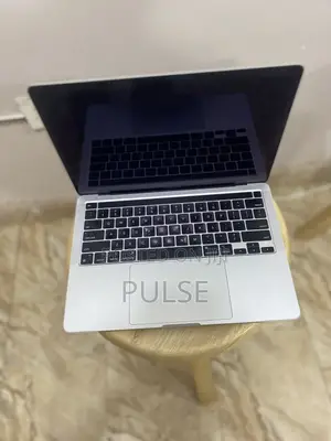 Laptop Apple MacBook Pro 8GB Apple M1 Max SSD 512GB