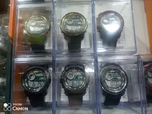 Digital Sports Watch Features a Durable Rubber Strap ]