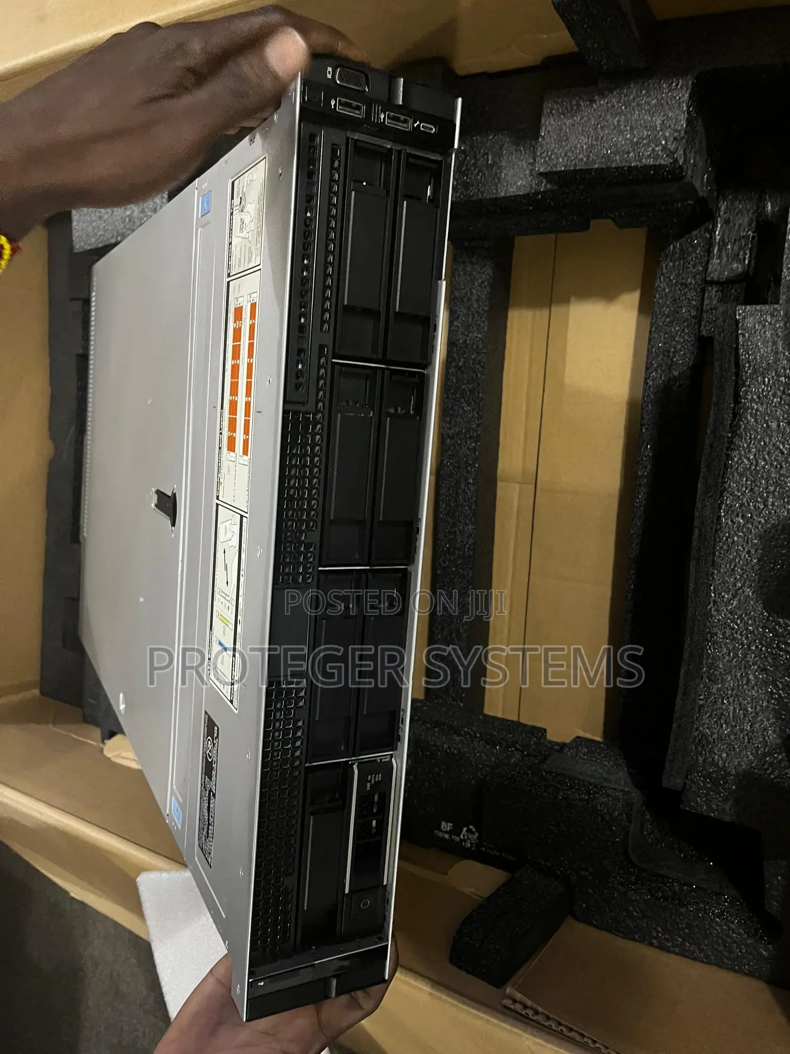 New Server Dell PowerEdge R740xd 32GB HDD+SSD 3T