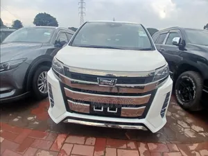 Toyota Noah 2.0 AWD (8 Seater) 2018 White