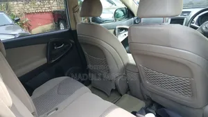 Toyota Vanguard 2011 Gold