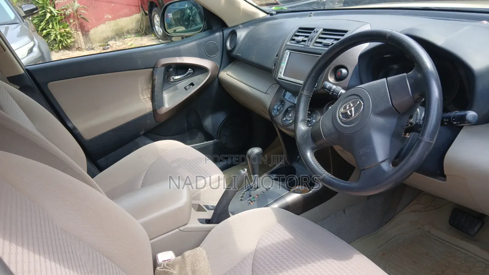Toyota Vanguard 2011 Gold