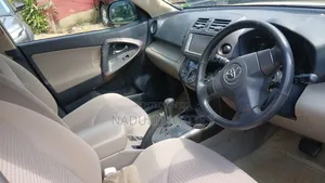Toyota Vanguard 2011 Gold