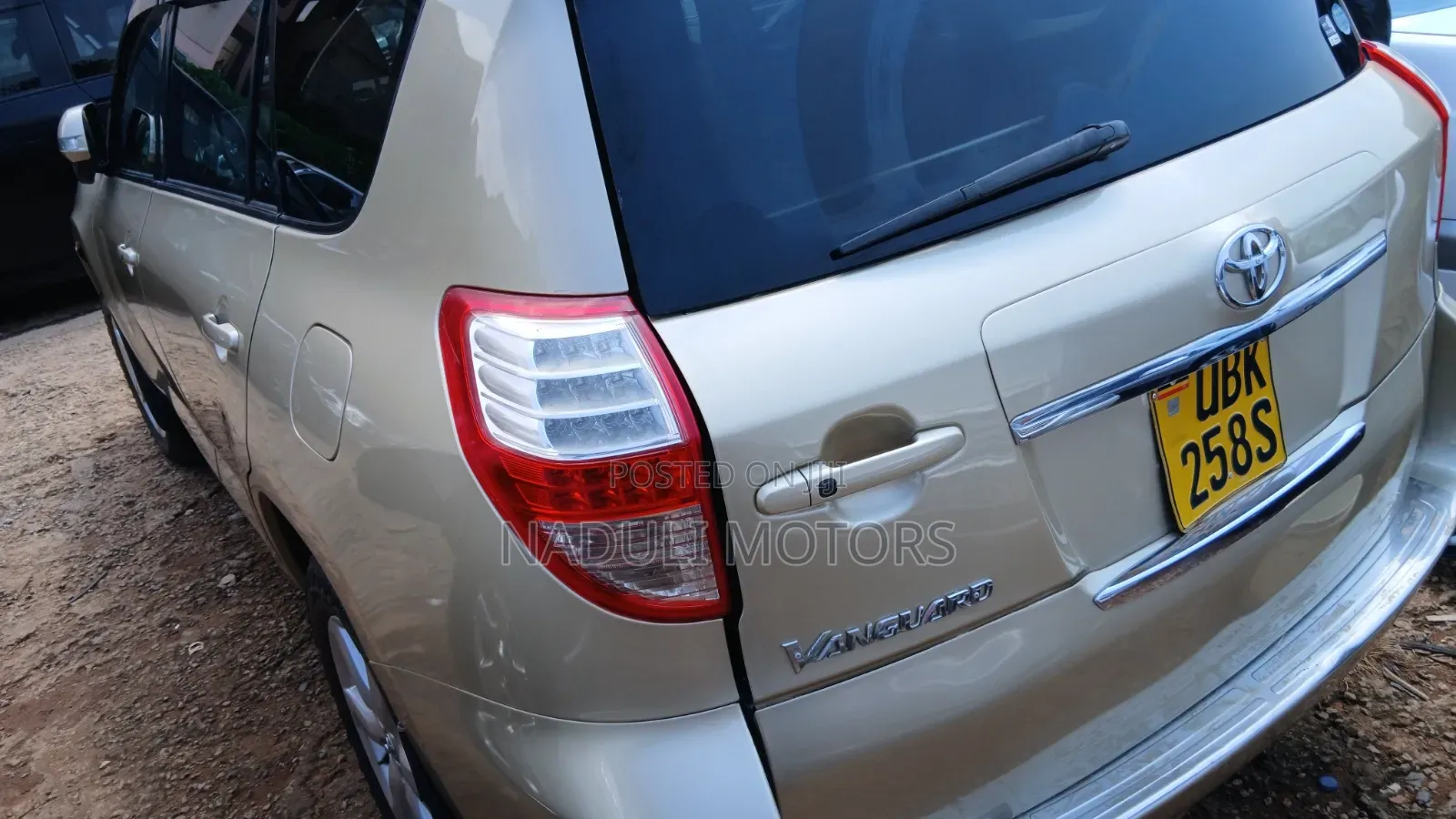 Toyota Vanguard 2011 Gold
