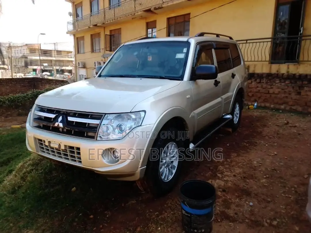 Mitsubishi Pajero 2012