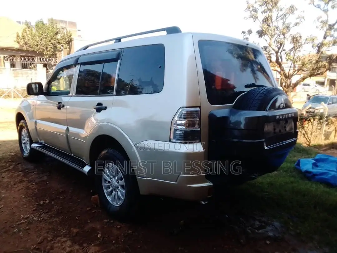 Mitsubishi Pajero 2012