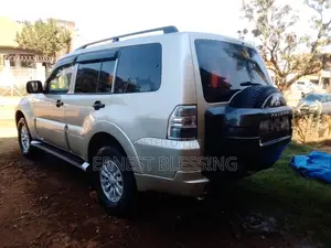 Mitsubishi Pajero 2012