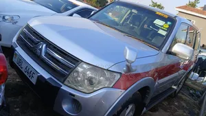 Mitsubishi Pajero 2009 Silver