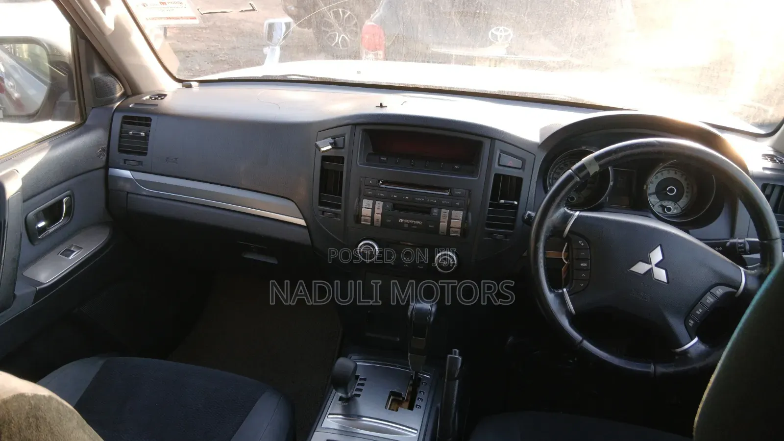 Mitsubishi Pajero 2009 Silver