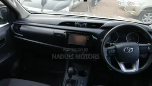 Toyota Hilux 2017 Black
